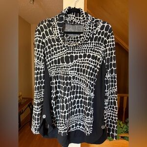Stylish Black and White Women's Tunic Top